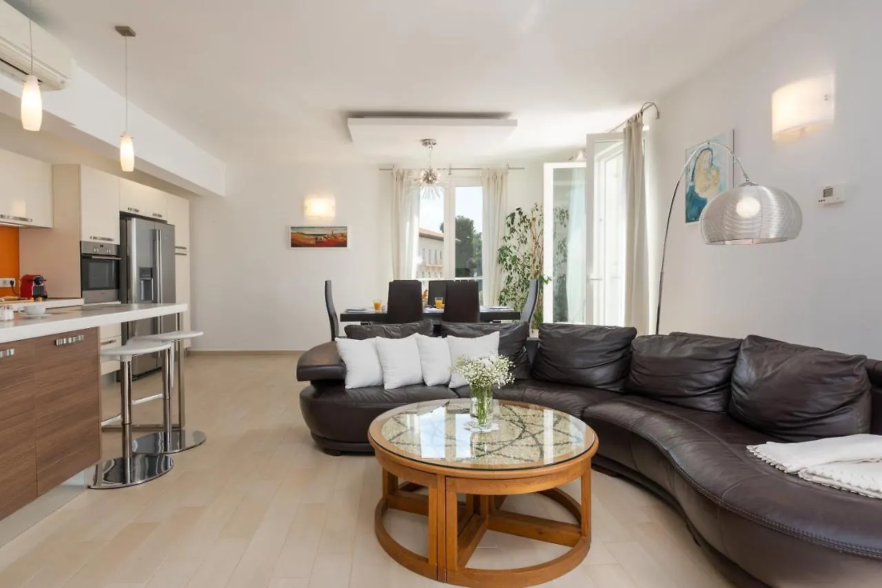 Design Apartment Bellevue ポレッチ