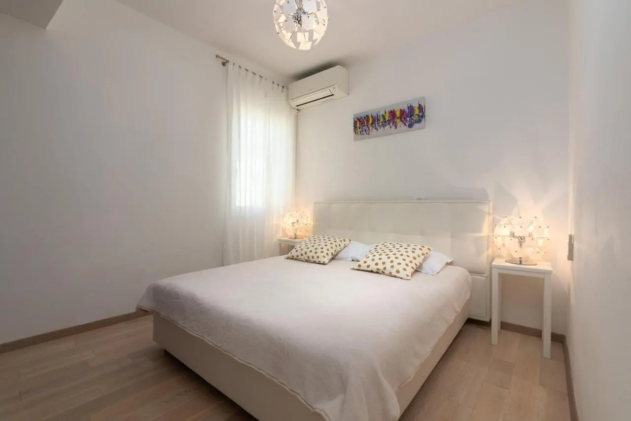 Design Apartment Bellevue Porec 0*,
